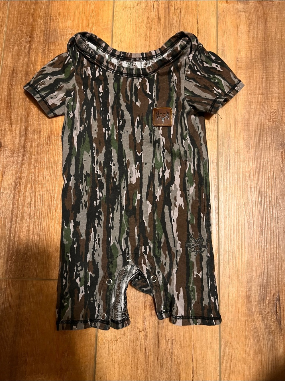 Baby Camo Short Sleeve One-Piece Bodysuit - Green/Brown realtree original